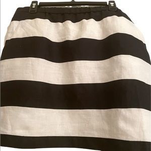 🔥Crown and Ivy linen black and white fully lined, above knee skirt. Size L